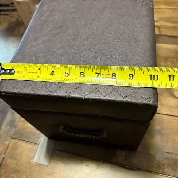 Vintage faux leather jewelry trunk - Picture 12 of 16